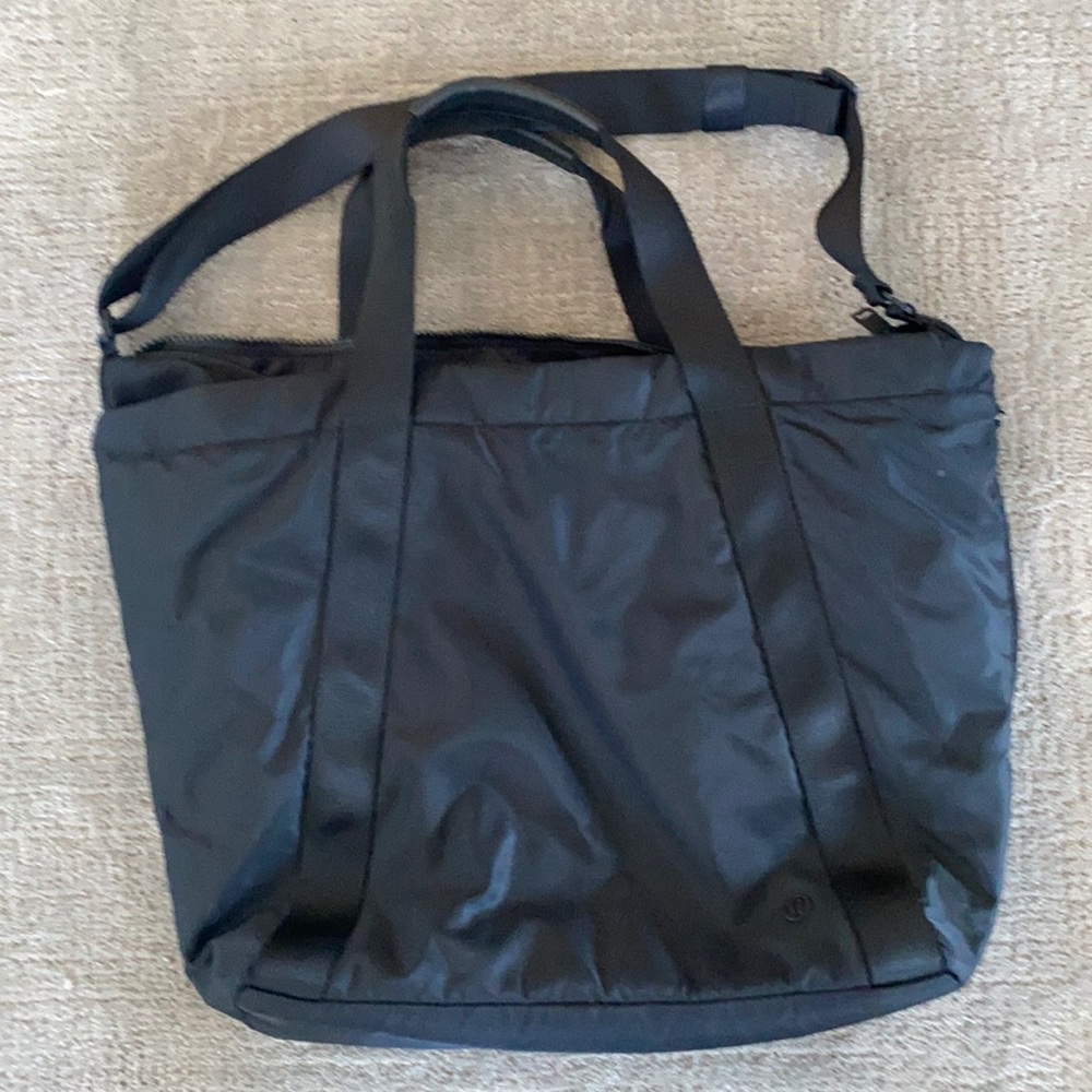 Black Lululemon bag